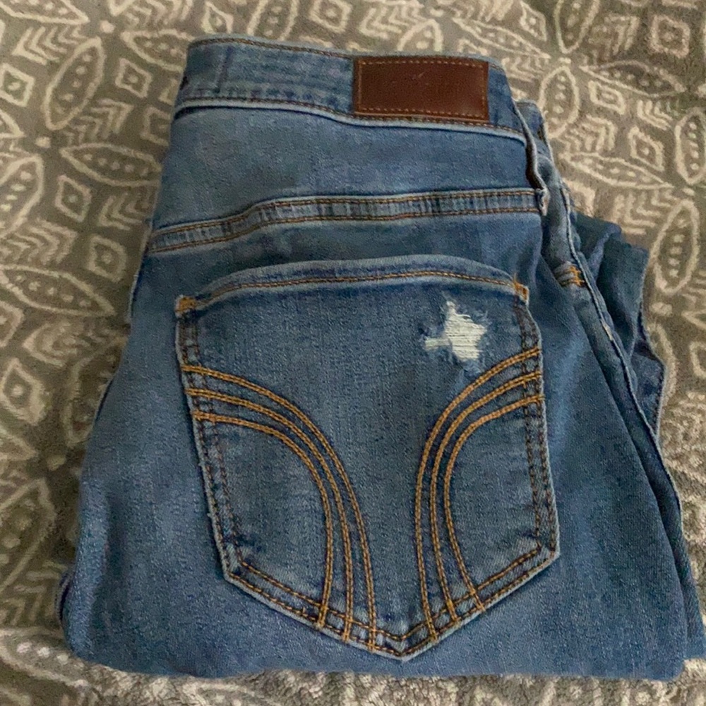Hollister high rise skinny jeans  with rips on the knees size 9 Short